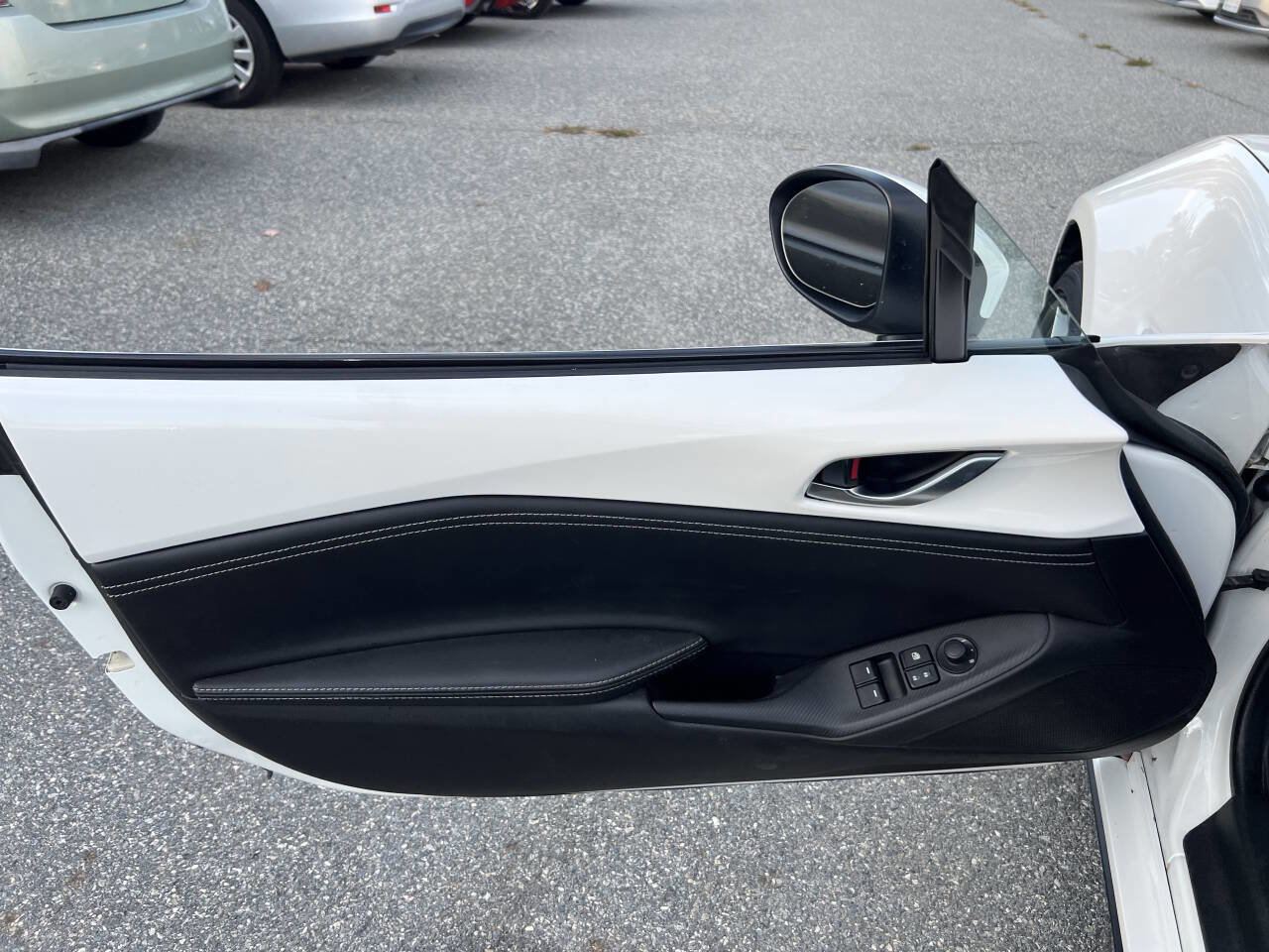 Used 2020 MAZDA MX-5 Miata RF Grand Touring RWD image 14
