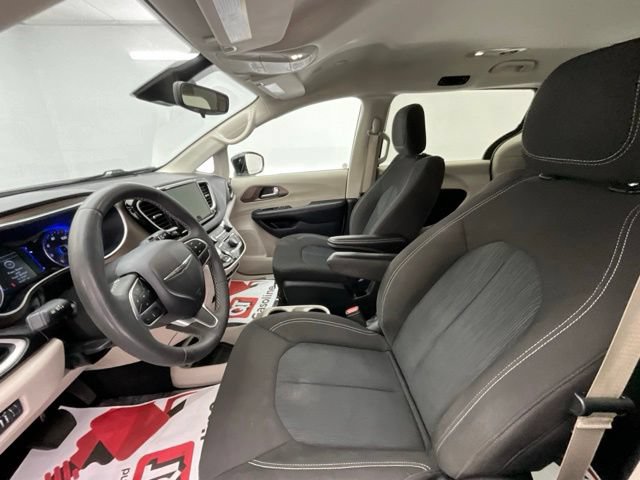 Used 2024 Chrysler Voyager LX FWD image 18