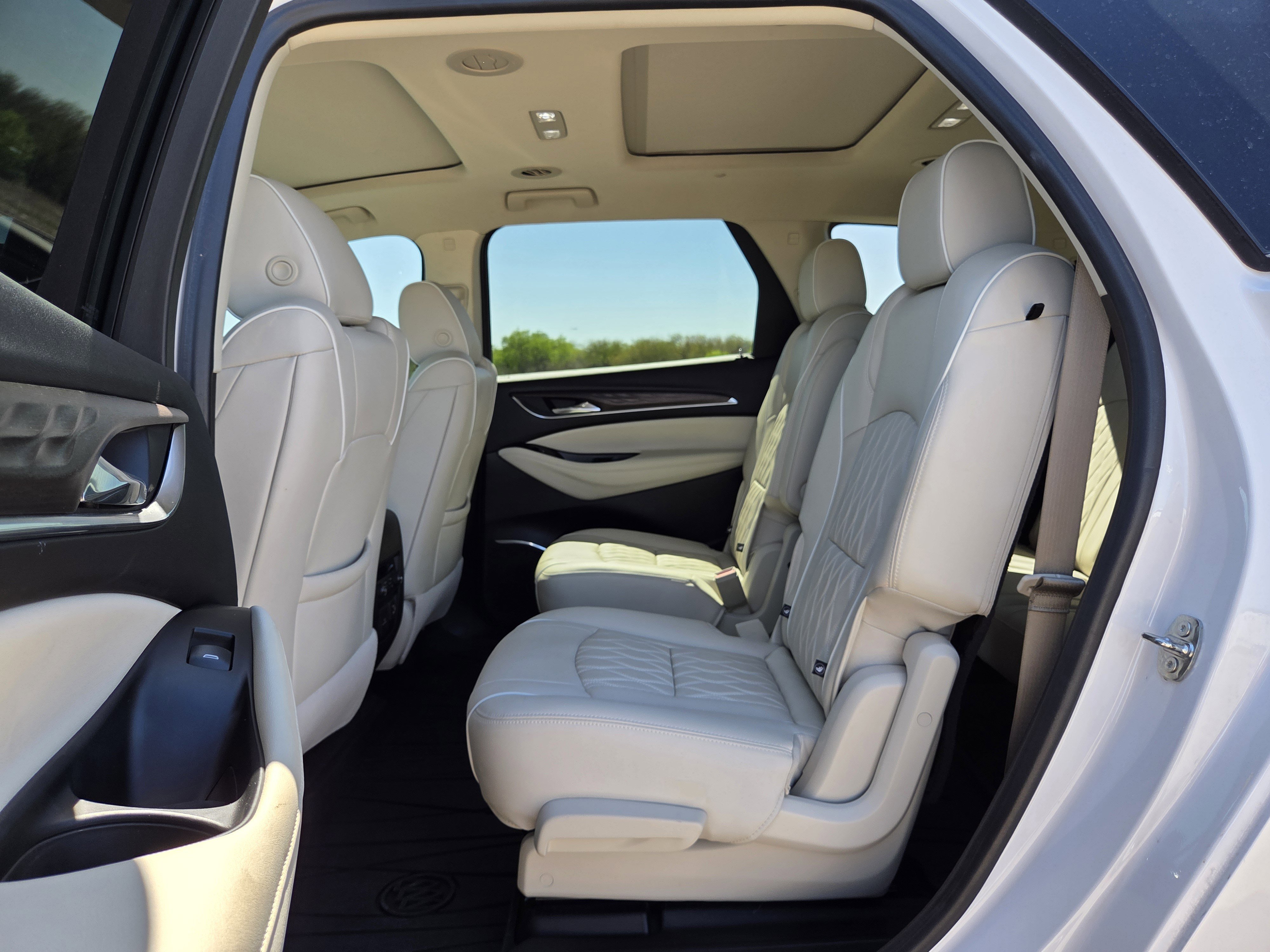 Used 2022 Buick Enclave Avenir w/ Trailering Package, 5000 lbs. image 16