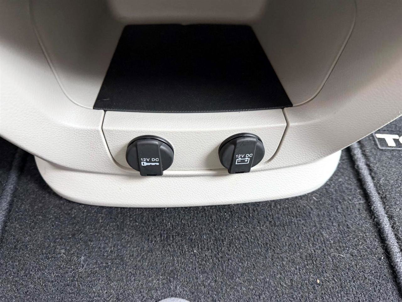 Used 2013 Chrysler Town & Country Touring-L w/ Driver Convenience Group FWD image 20