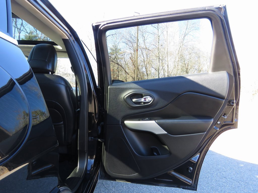 Used 2018 Jeep Cherokee Overland w/ Heavy Duty Protection Group image 16