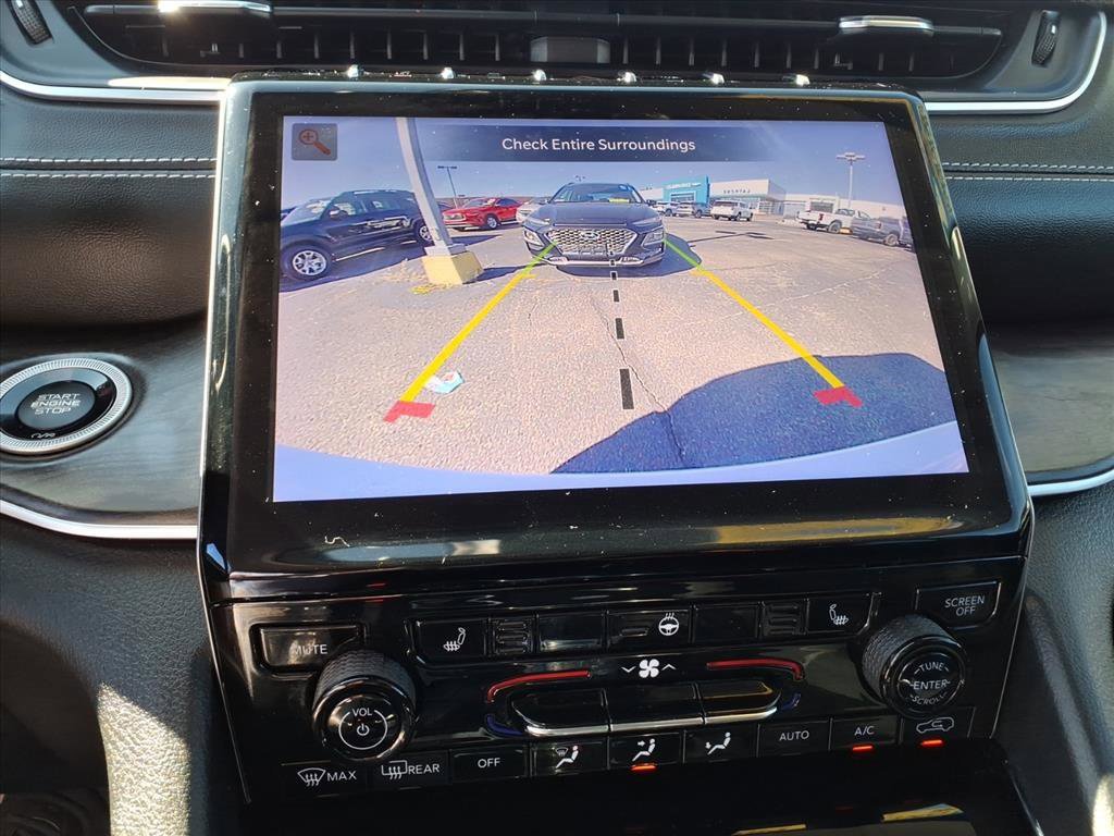 Used 2023 Jeep Grand Cherokee Limited w/ Black Appearance Package image 18