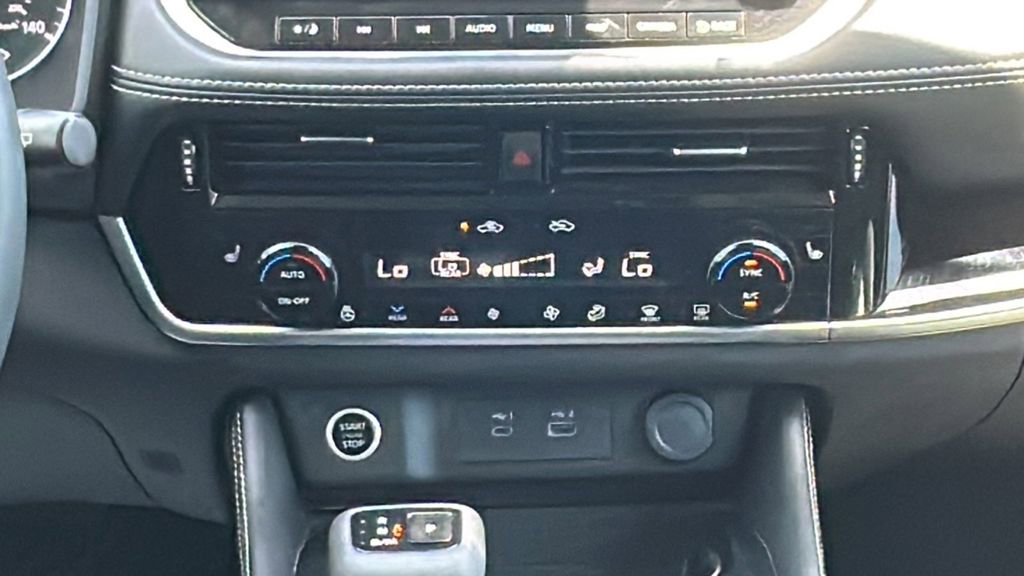 Used 2023 Nissan Rogue SL w/ SL Premium Package image 18