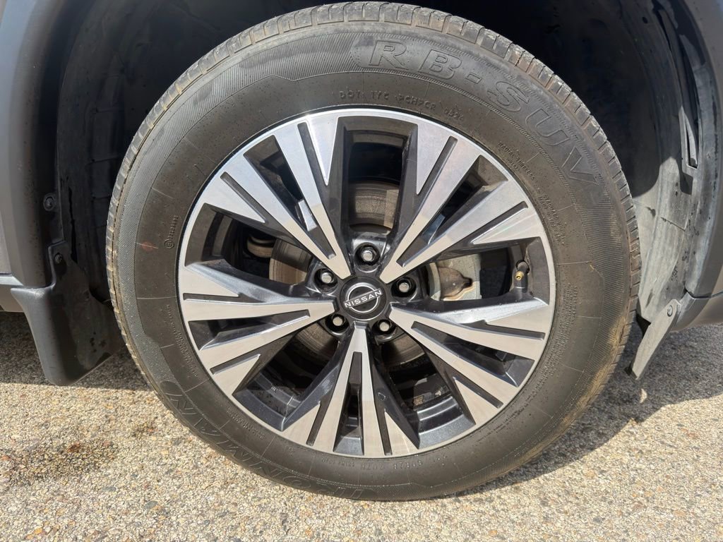 Used 2023 Nissan Rogue SV image 9