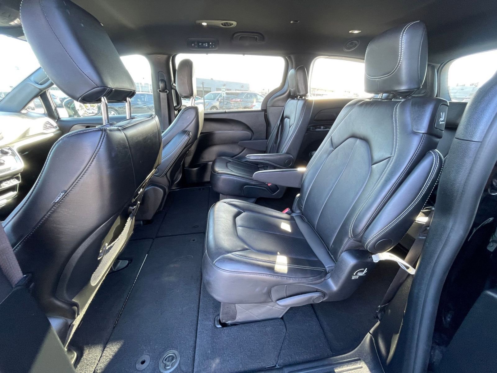 Used 2025 Chrysler Pacifica Select image 27