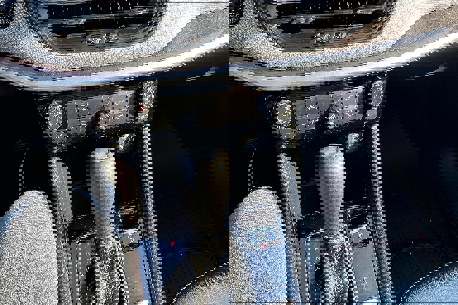 Used 2024 Jeep Compass Latitude w/ Sun and Sound Group image 31