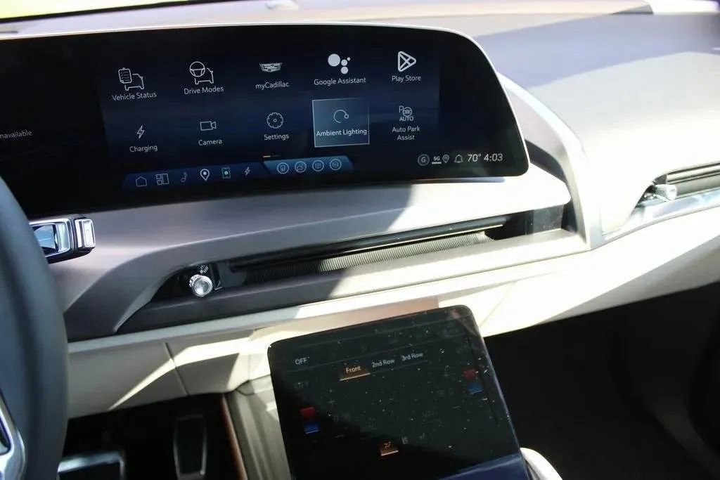 New 2026 Cadillac Vistiq Luxury image 17