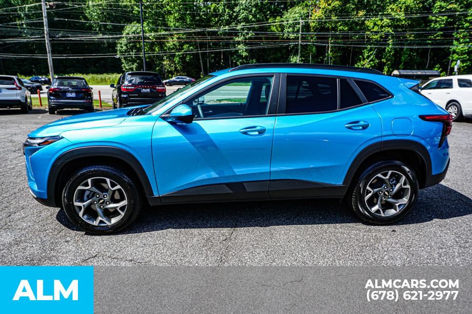 Used 2025 Chevrolet Trax LT FWD image 6