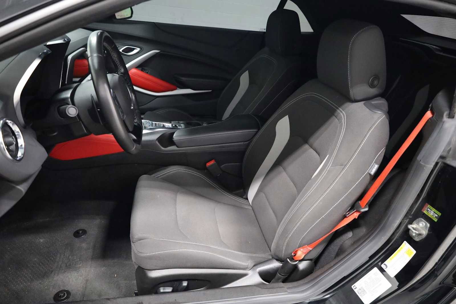 Used 2023 Chevrolet Camaro LT w/ Technology Package image 5