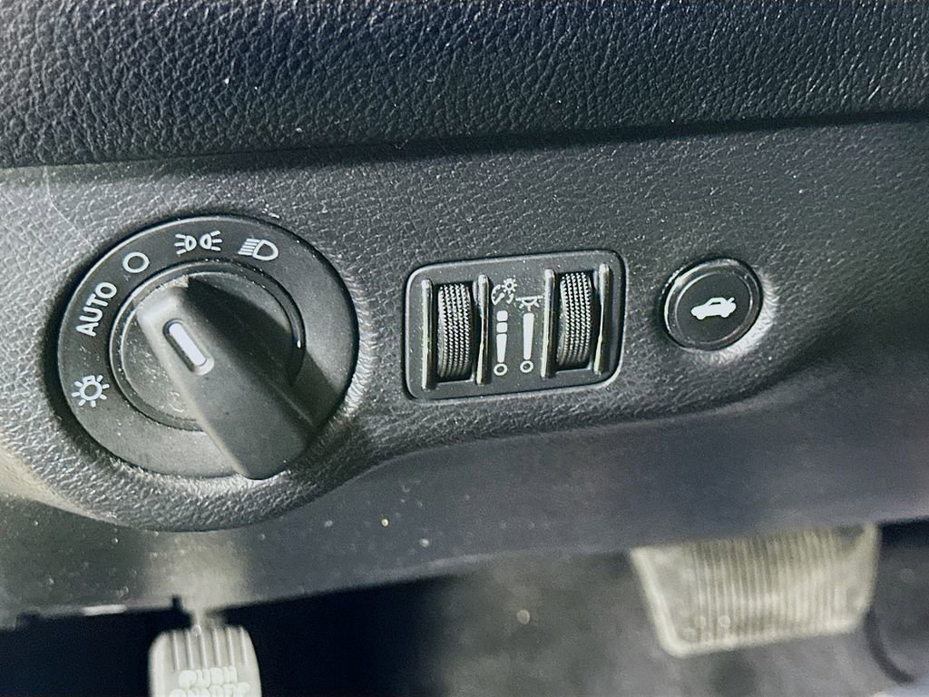 Used 2023 Dodge Challenger SXT image 21