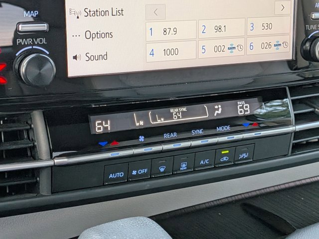 Used 2024 Toyota Sienna LE FWD image 14