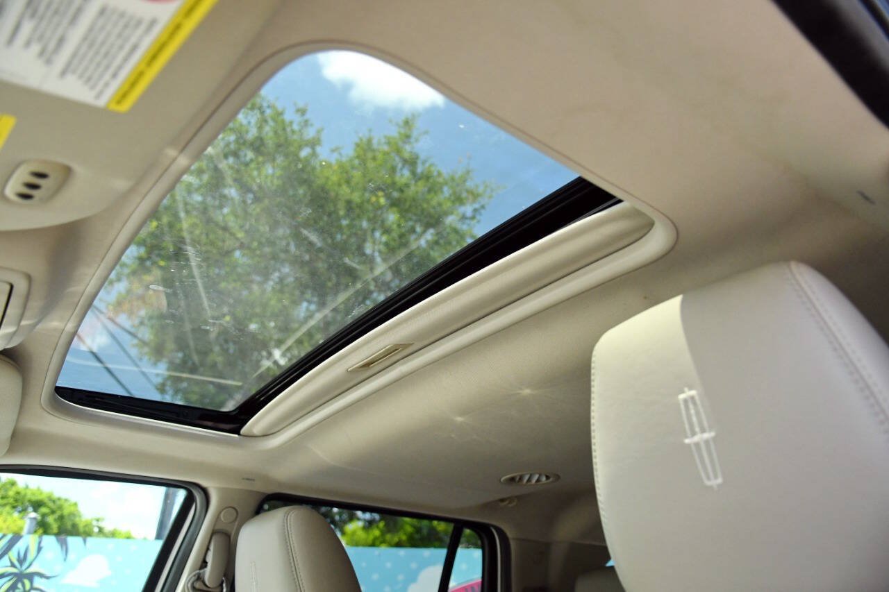 Used 2014 Lincoln Navigator L 2WD image 20