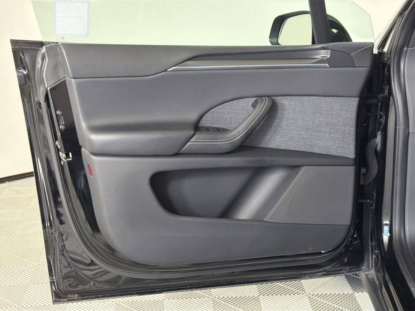 Used 2022 Tesla Model X Plaid image 21