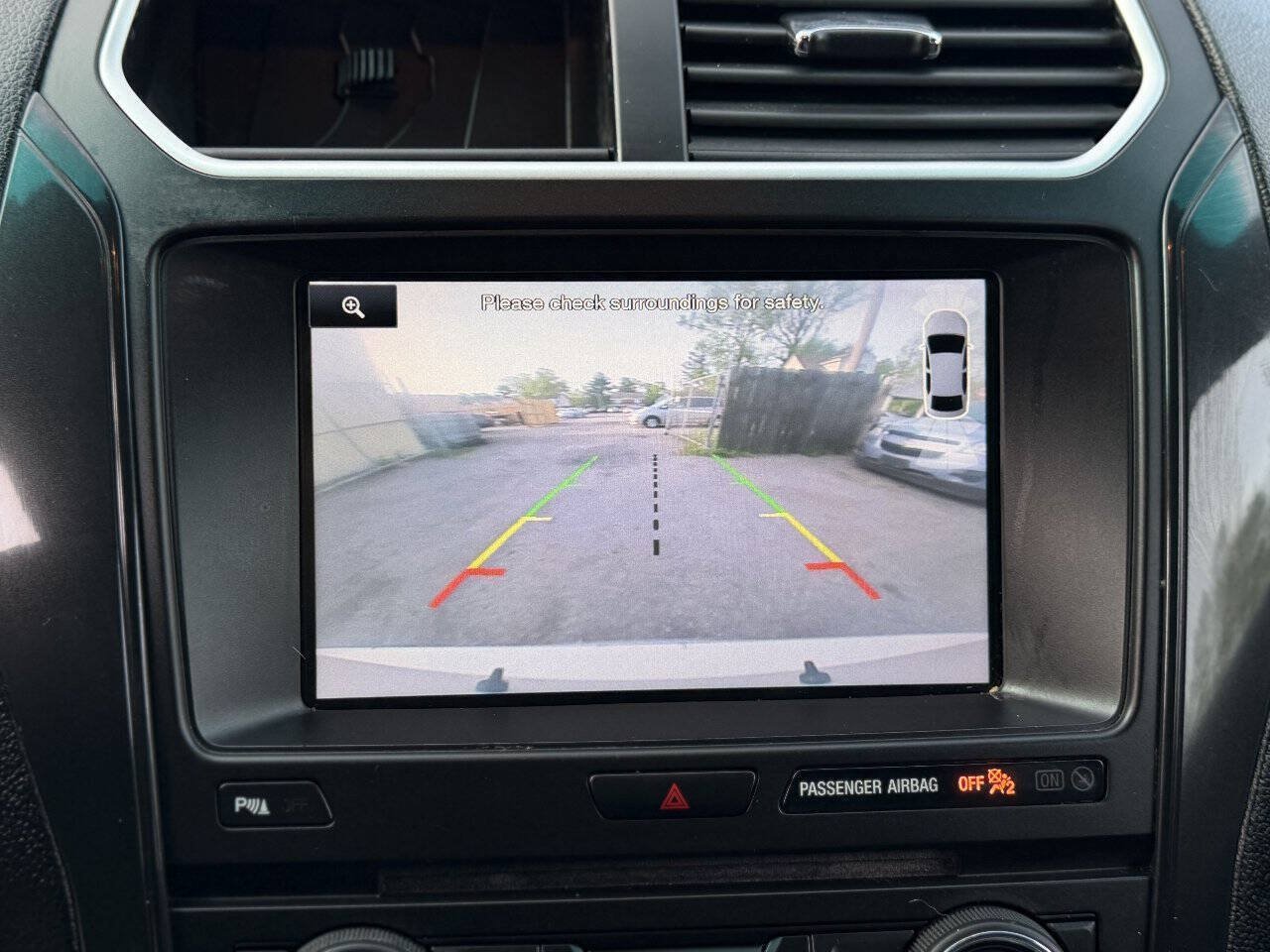 Used 2016 Ford Explorer XLT w/ Equipment Group 202A AWD/4WD image 18