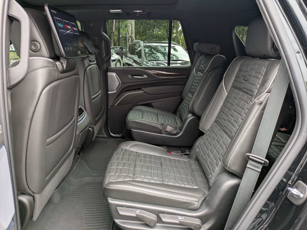 Certified 2023 Cadillac Escalade Sport Platinum w/ LPO, ONYX Package AWD/4WD image 17