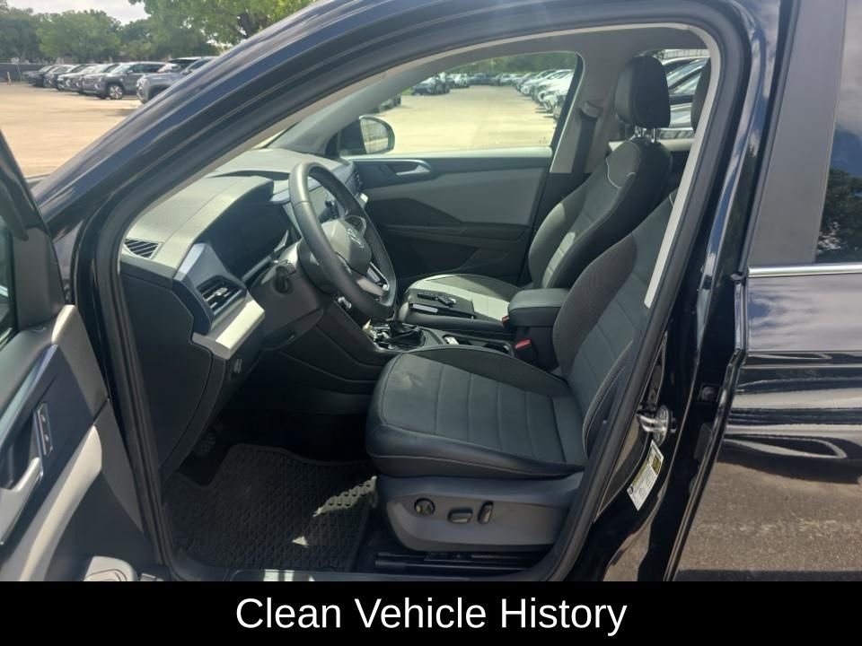 Used 2023 Volkswagen Taos SE w/ Panoramic Sunroof Package FWD image 4
