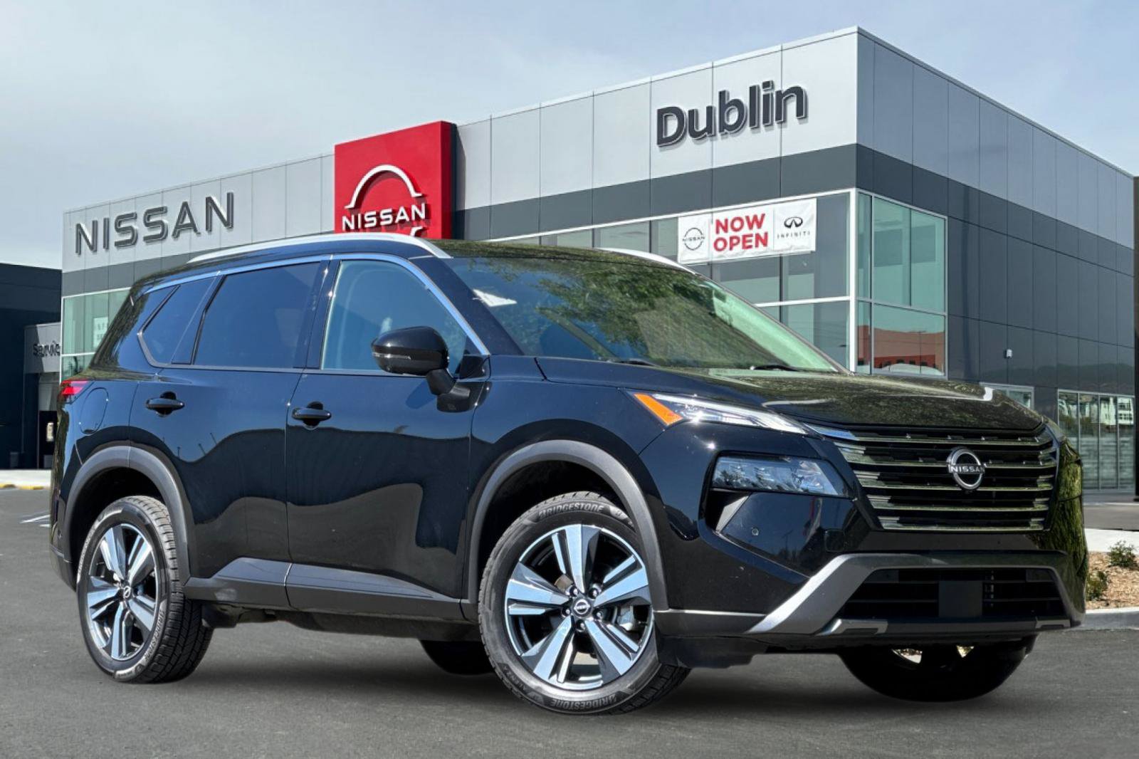 Used 2024 Nissan Rogue SL AWD/4WD image 2