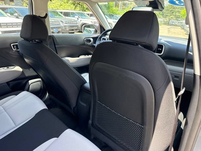 Used 2023 Hyundai Venue SEL FWD image 23