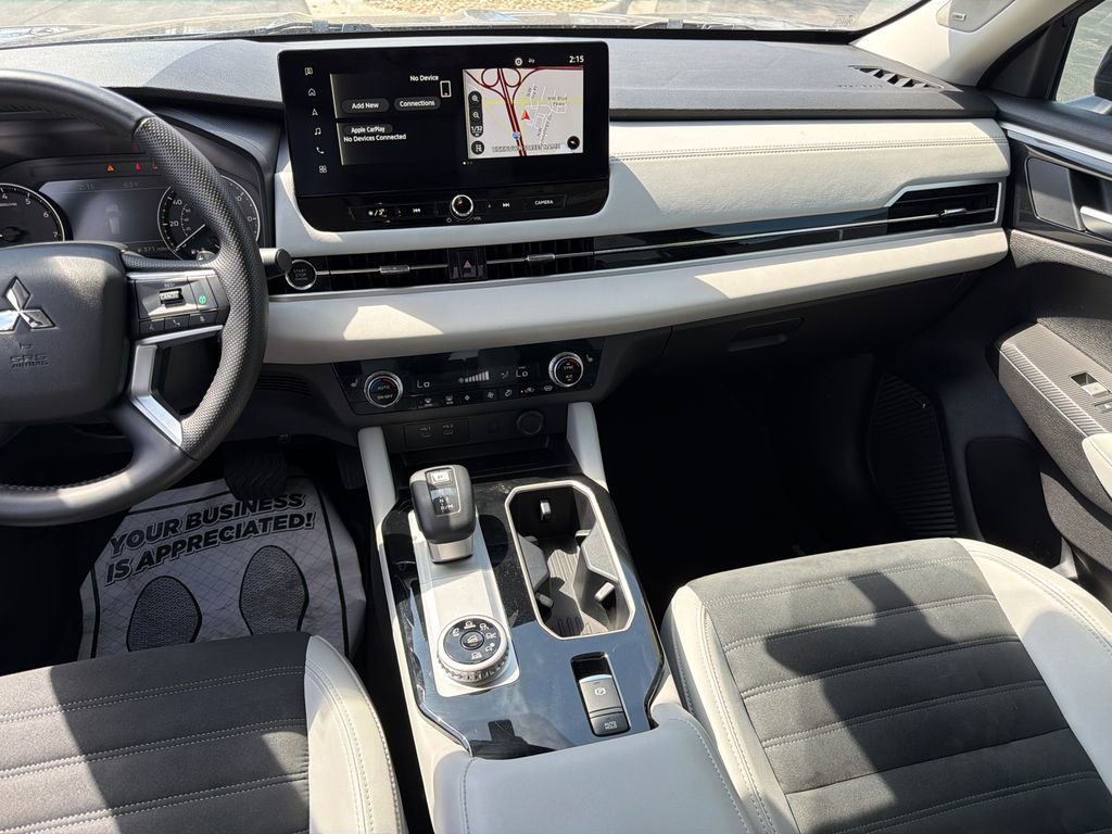 Used 2025 Mitsubishi Outlander AWD image 15