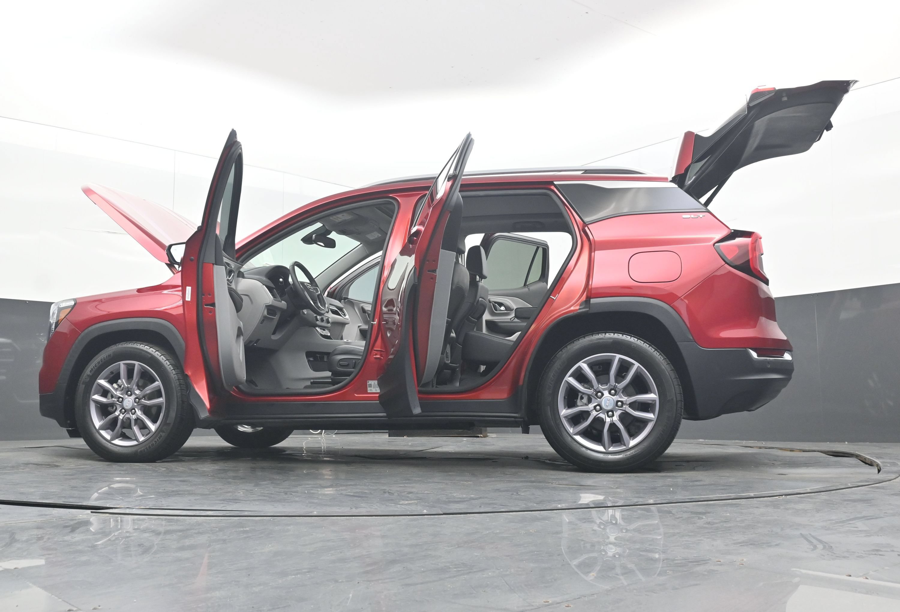 Used 2023 GMC Terrain SLT w/ Tech Package FWD image 44