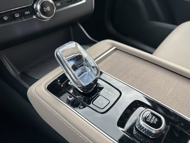 New 2026 Volvo XC90 B6 Plus w/ Protection Package Premier image 14