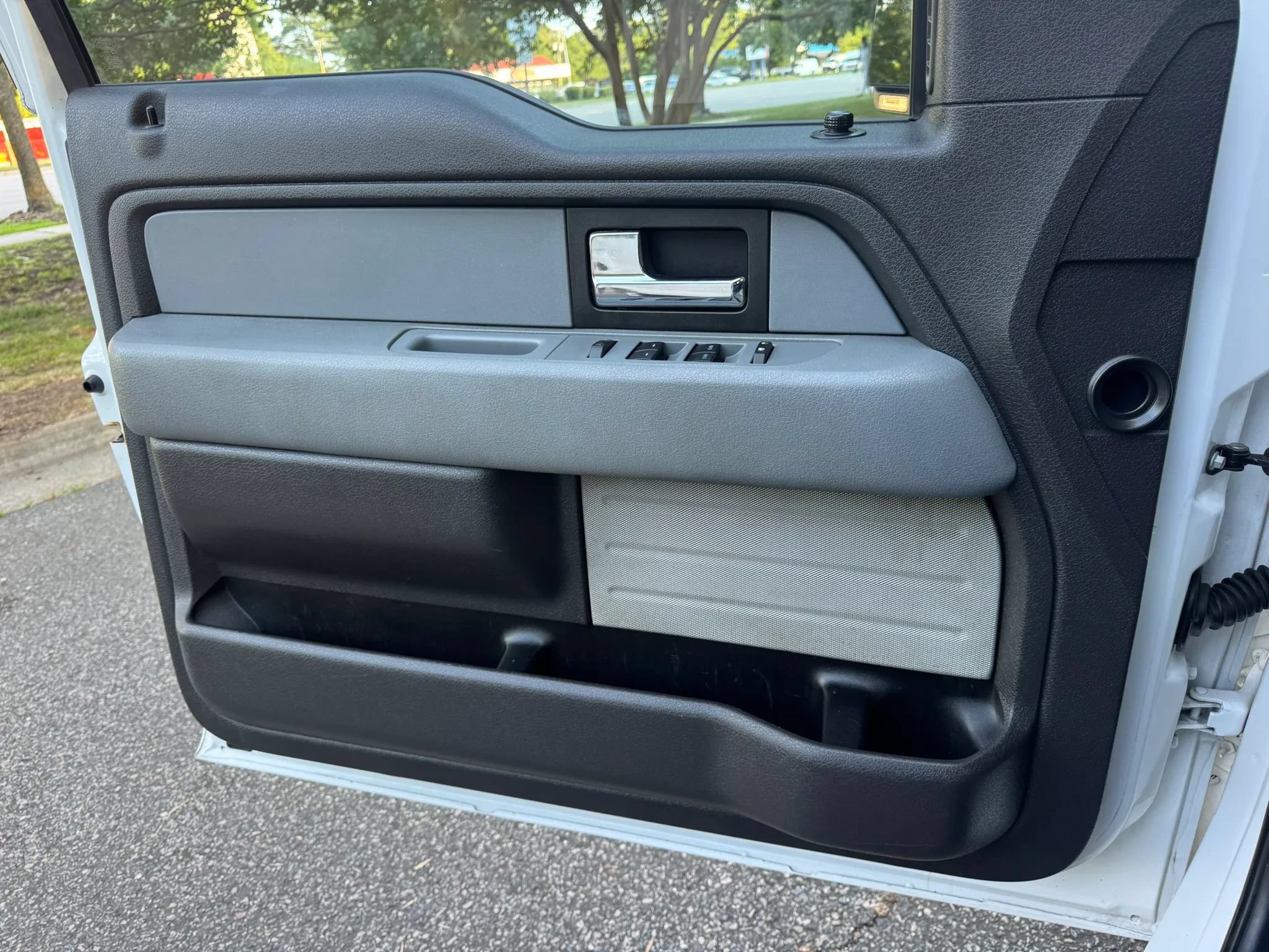 Used 2014 Ford F150 XLT w/ Equipment Group 301A Mid RWD image 10