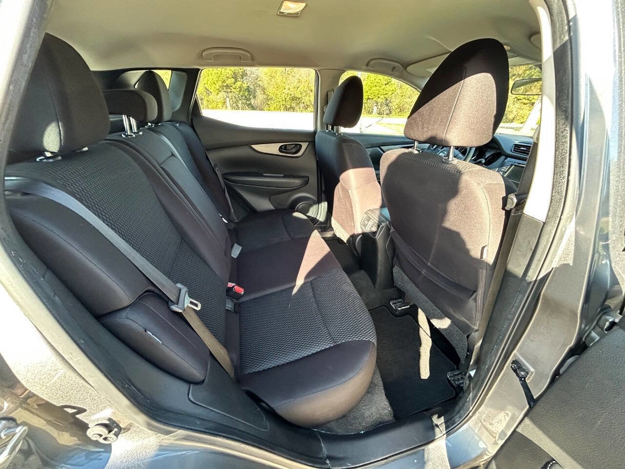 Used 2020 Nissan Rogue Sport S image 13