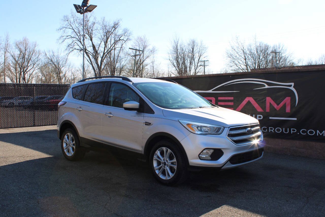 Used 2017 Ford Escape SE w/ Equipment Group 201A FWD image 4