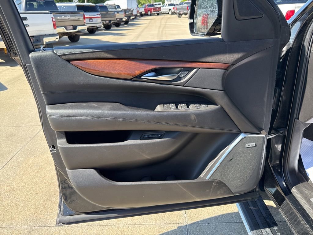 Used 2016 Cadillac Escalade ESV Premium AWD/4WD image 29