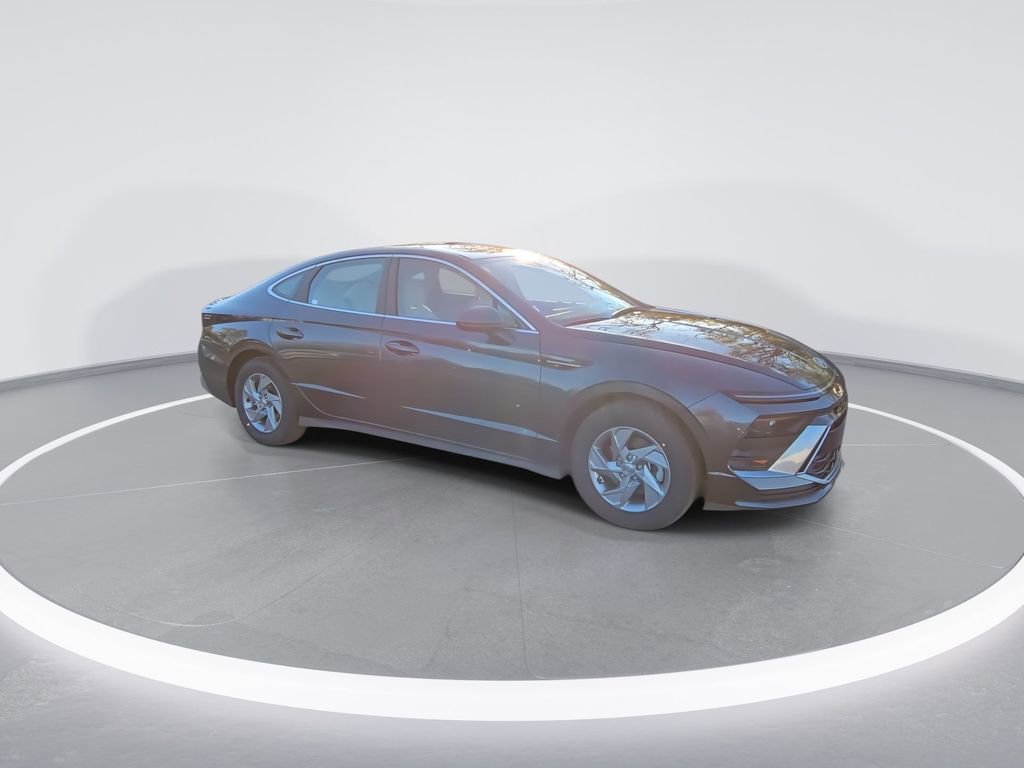 Used 2025 Hyundai Sonata SE image 2