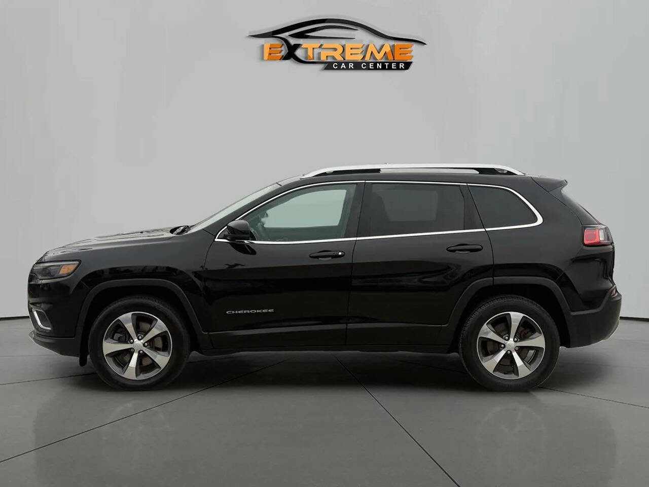 Used 2019 Jeep Cherokee Limited image 3