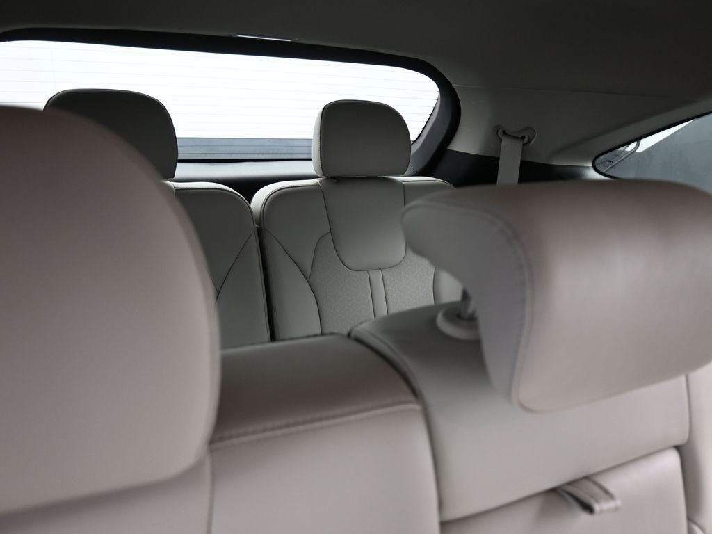 Used 2023 Kia Sorento S image 46