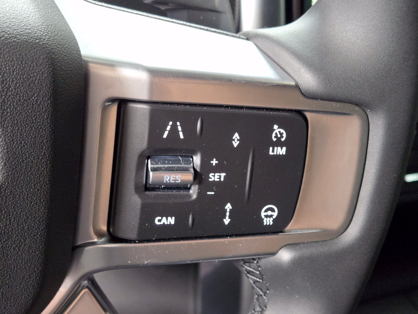 New 2026 Land Rover Discovery Limited Edition AWD/4WD image 25