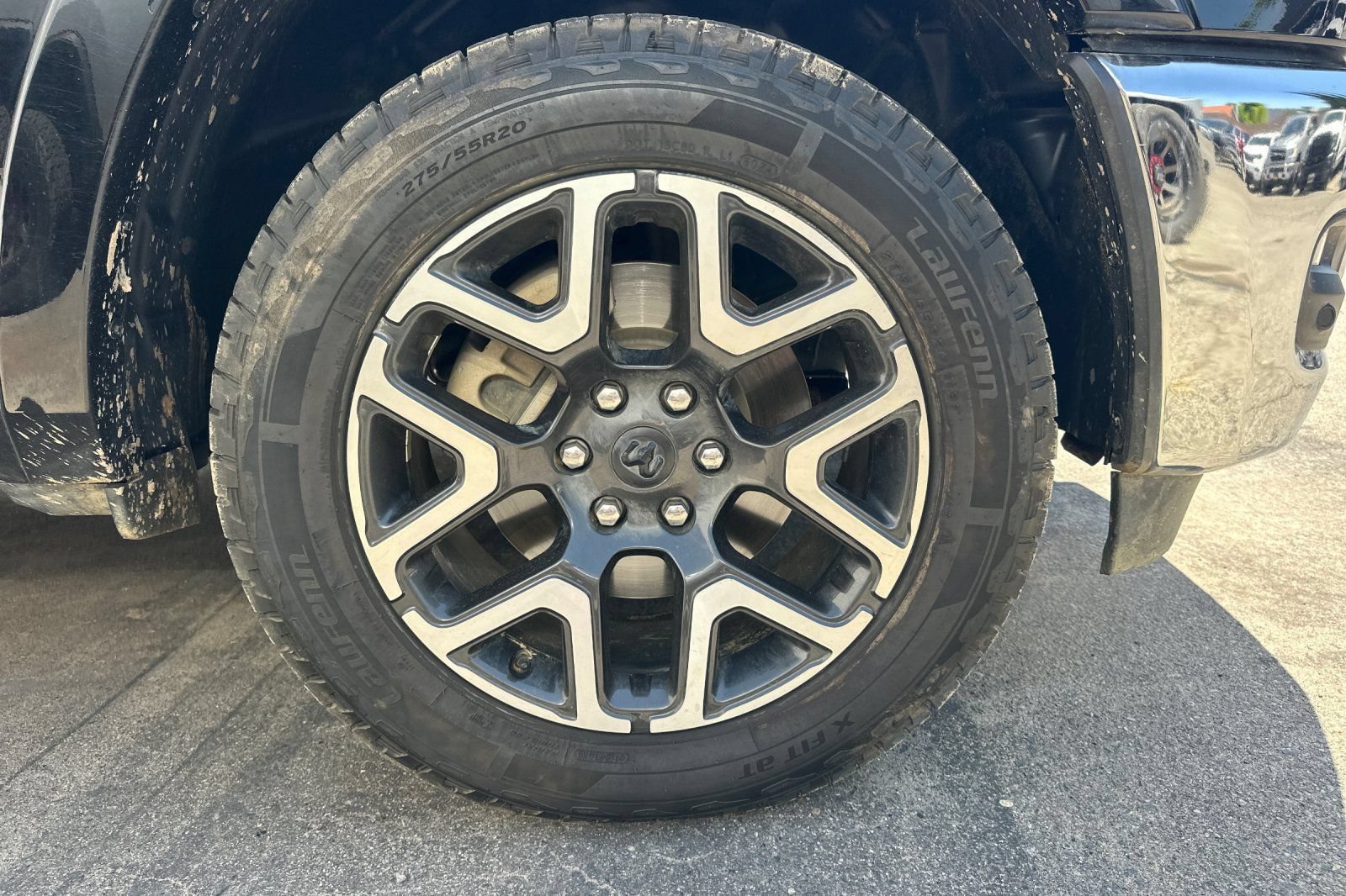 Used 2025 RAM 1500 Laramie AWD/4WD image 9