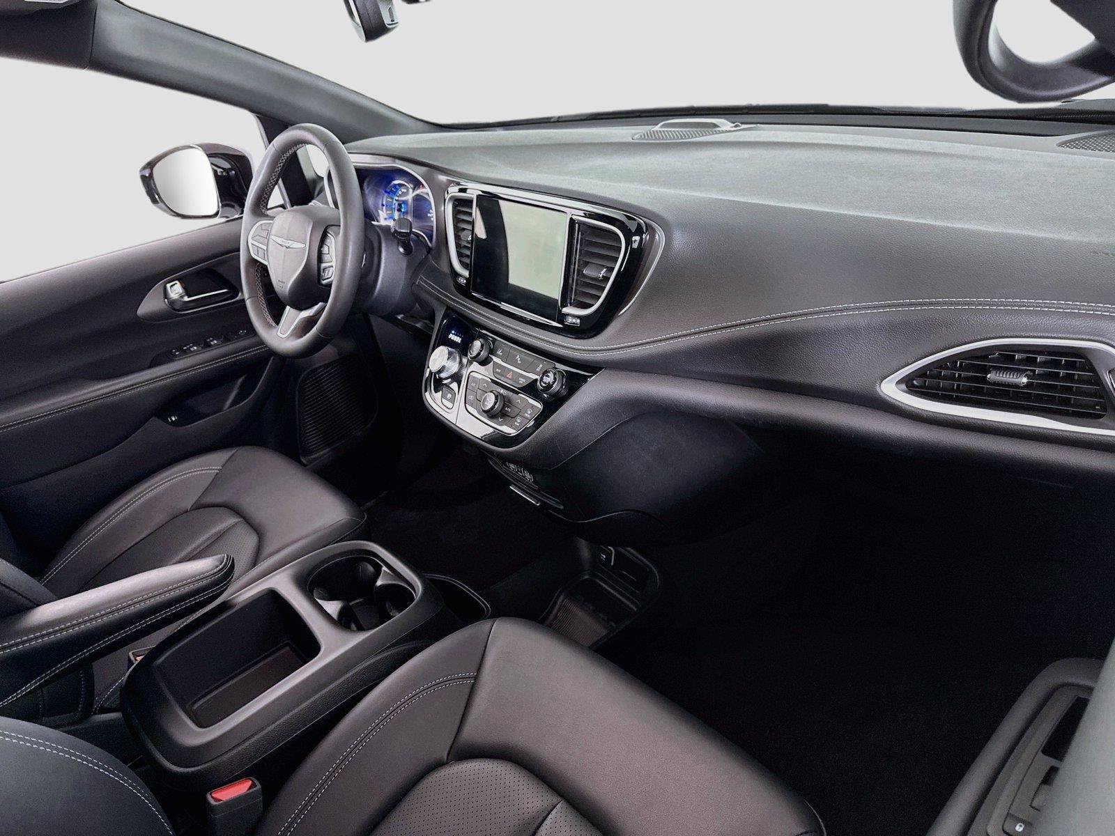 Used 2025 Chrysler Pacifica Select FWD image 22