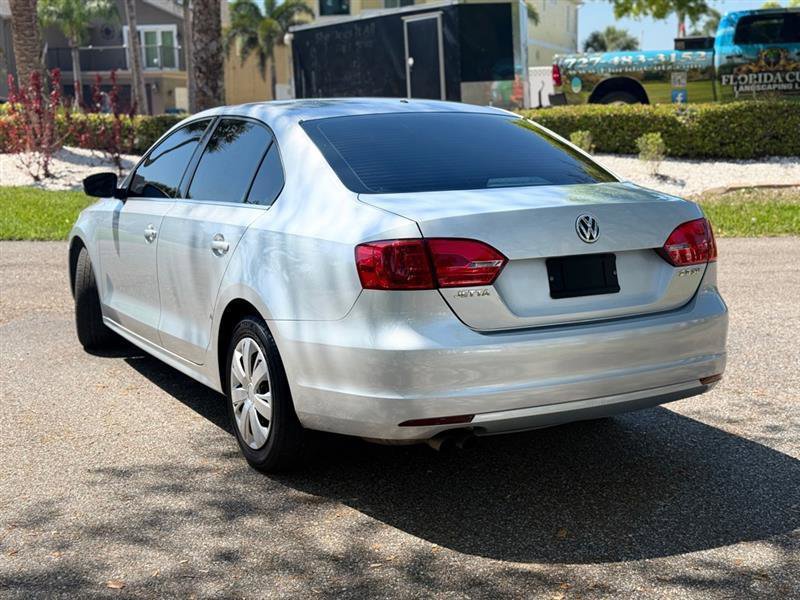 Used 2013 Volkswagen Jetta SE FWD image 3