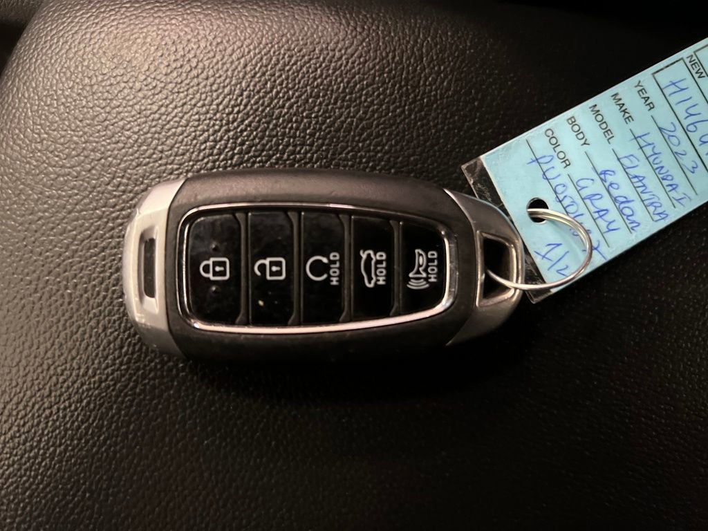 Used 2023 Hyundai Elantra Limited image 32
