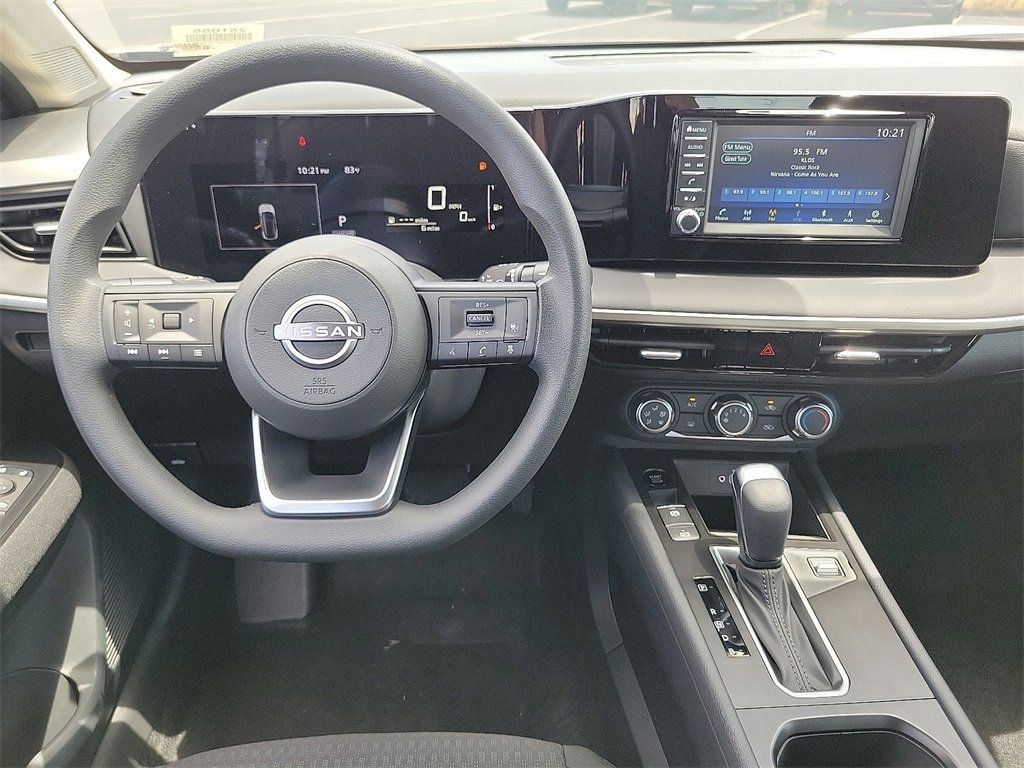 New 2025 Nissan Kicks S image 4