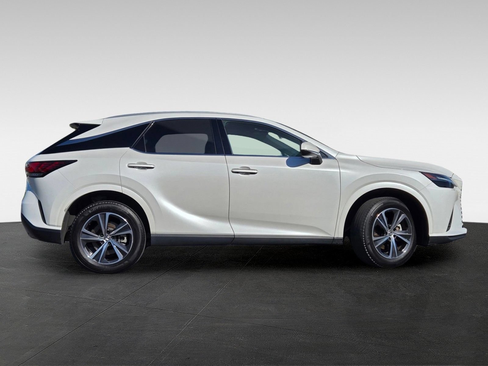 Used 2024 Lexus RX 350 FWD w/ Technology Package image 3