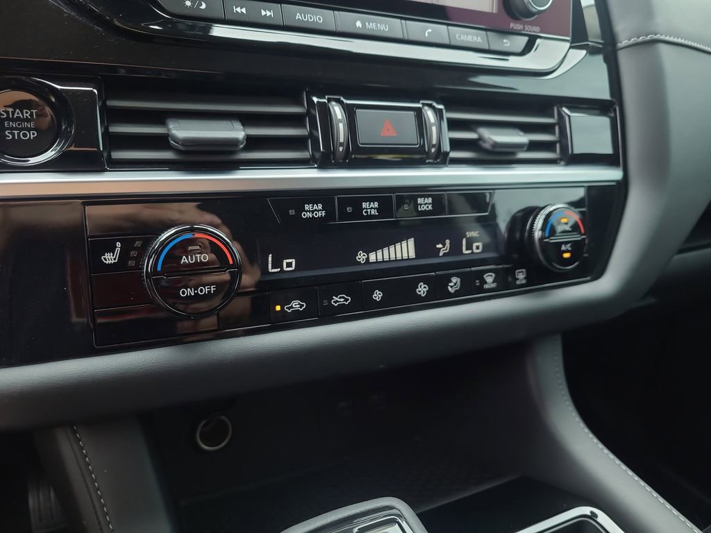 Certified 2025 Nissan Pathfinder SV image 24