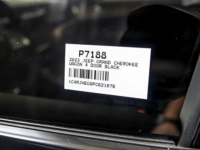 Used 2023 Jeep Grand Cherokee Summit AWD/4WD image 33