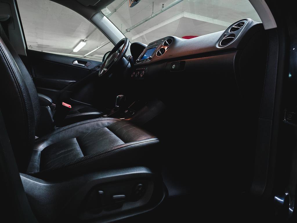 Used 2016 Volkswagen Tiguan SEL FWD image 37