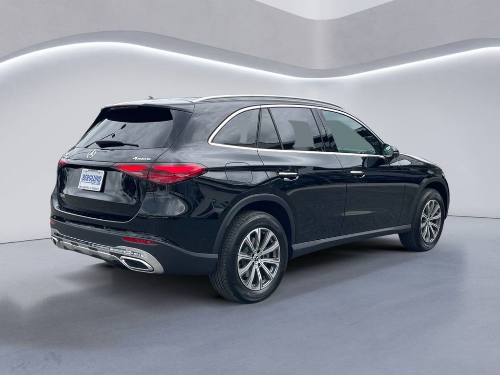 Used 2025 Mercedes-Benz GLC 300 4MATIC image 3
