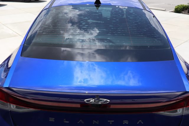 Used 2022 Hyundai Elantra SEL w/ Convenience Package FWD image 18