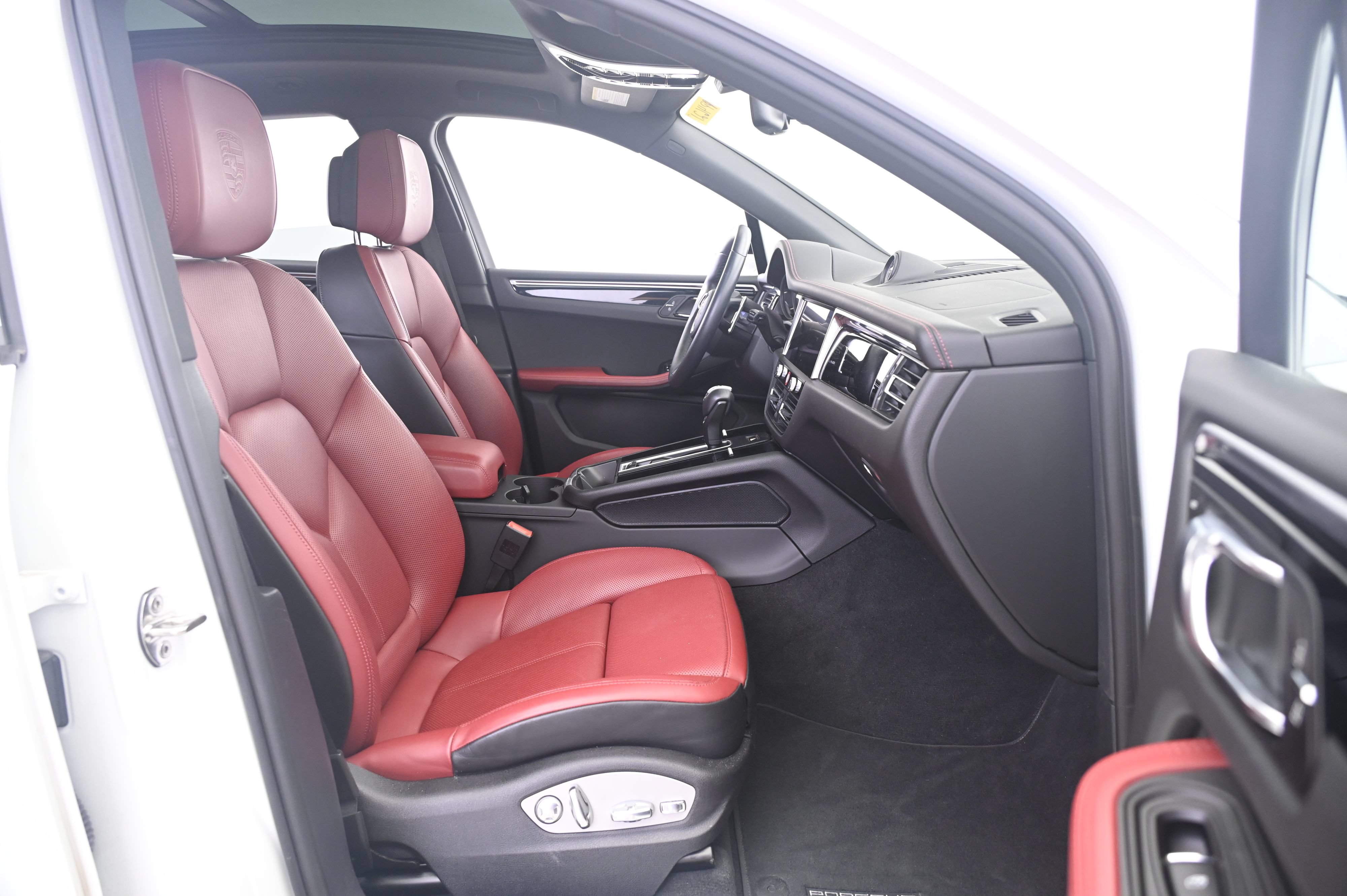 Certified 2024 Porsche Macan S AWD/4WD image 23