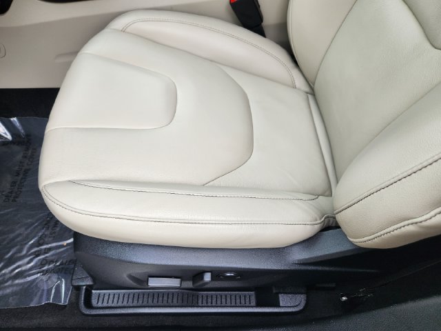 Used 2021 Ford Edge Titanium AWD/4WD image 25