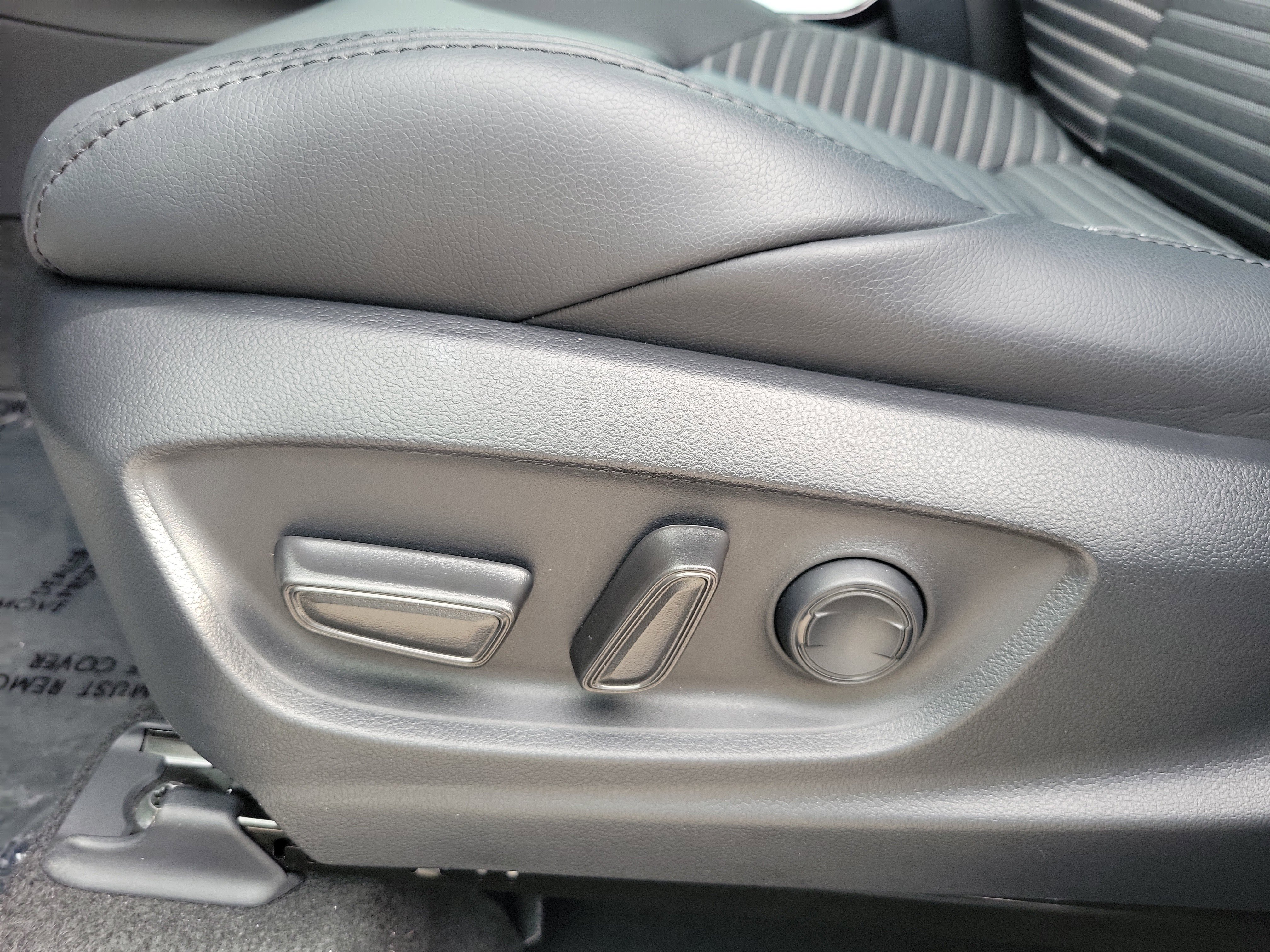 Used 2024 Toyota Corolla Cross AWD Hybrid w/ Convenience Package image 13