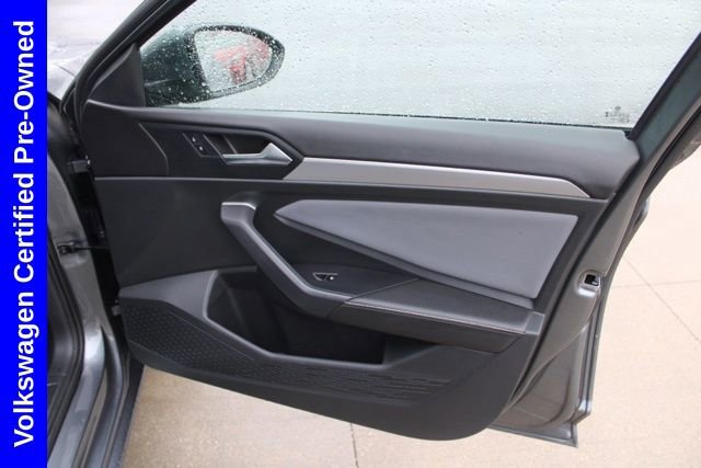 Used 2025 Volkswagen Jetta SE image 20