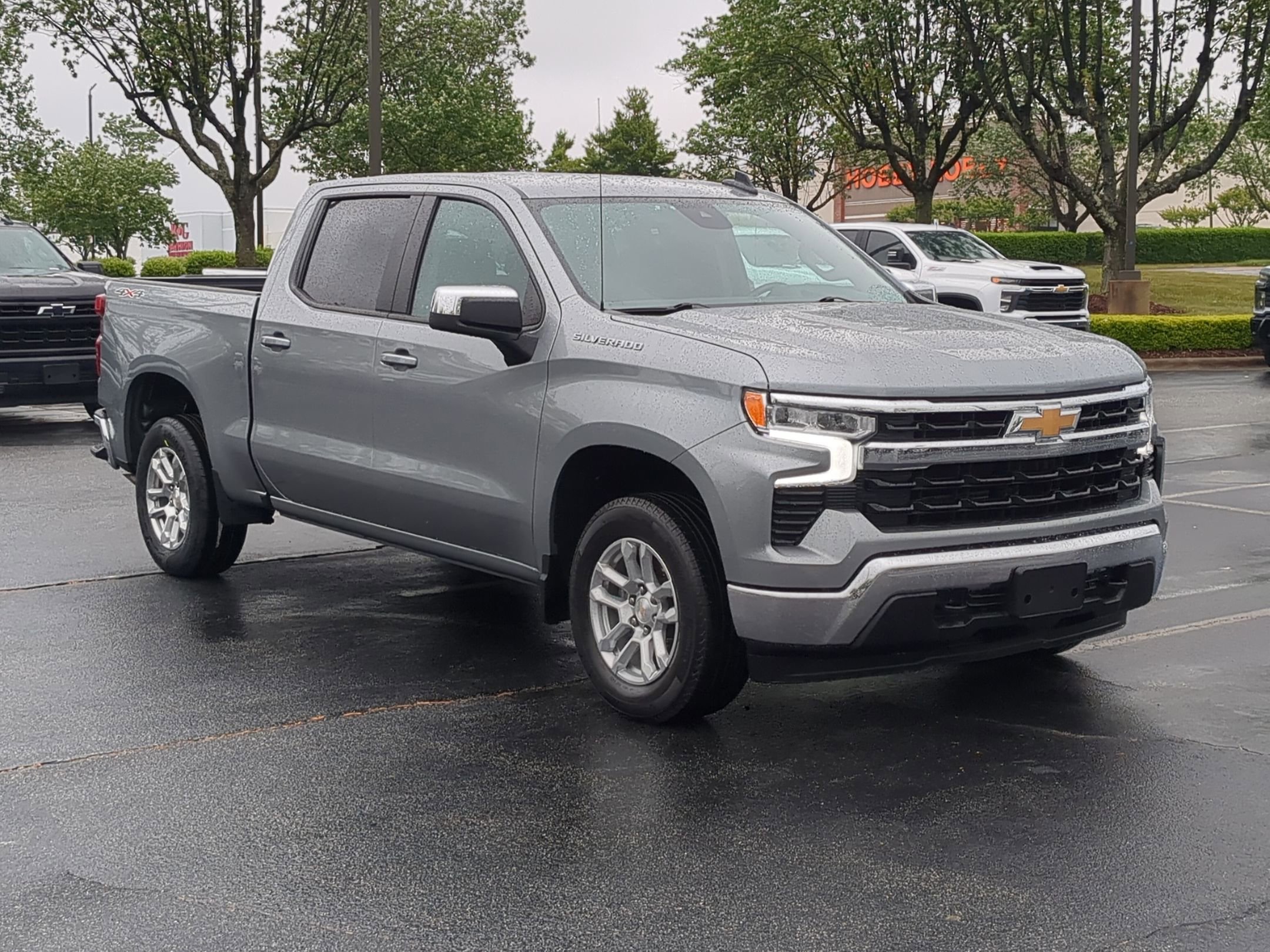 Used 2024 Chevrolet Silverado 1500 LT AWD/4WD image 2
