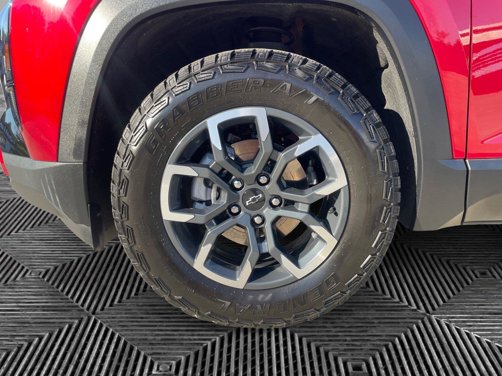 Used 2025 Chevrolet Equinox ACTIV w/ Convenience Package III AWD/4WD image 14